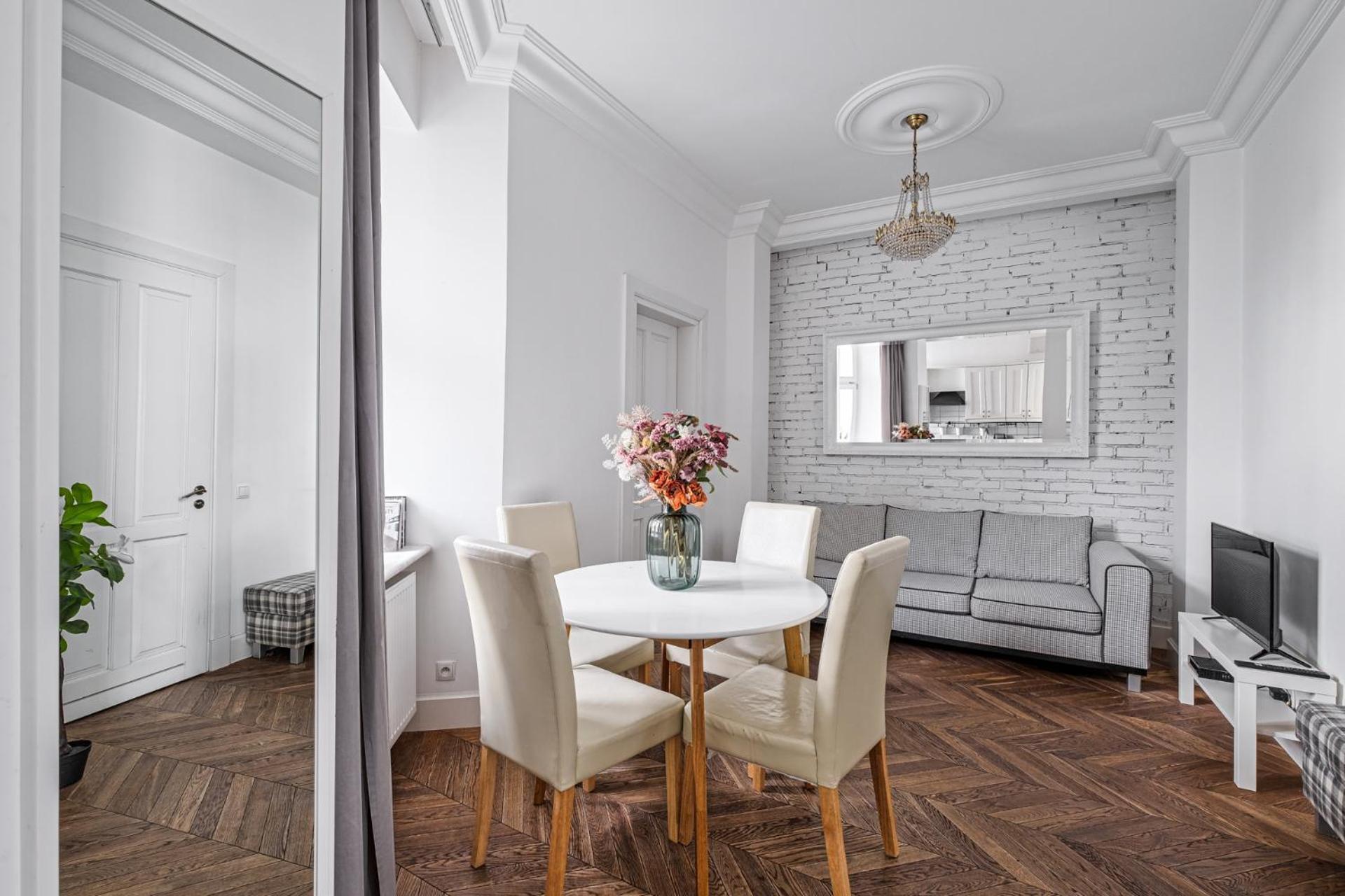 City Center - Cozy And Bright - Dobra 11 Varşovia Exterior foto